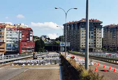 Montaje de fuegos sobre el puente de Bouzas, vigo